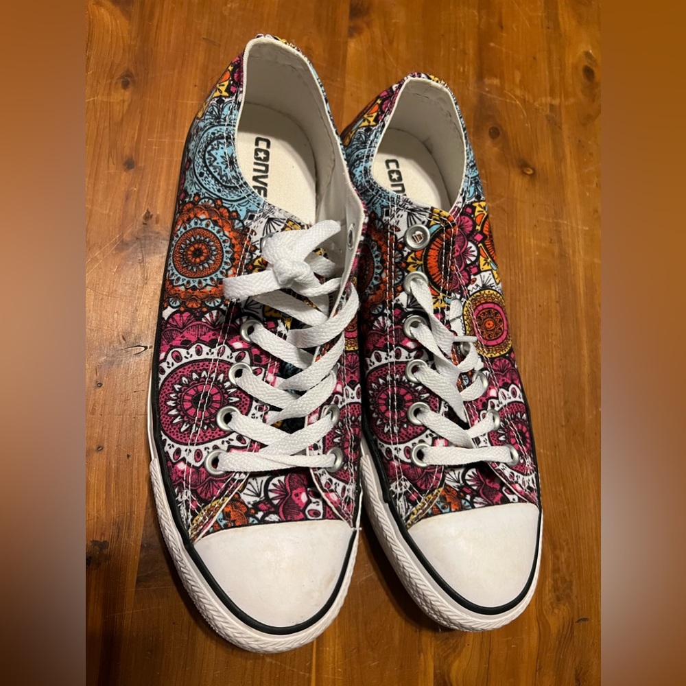 Converse Chuck Taylor Lo Mandala Men size 6.5 Women size 8.5 pre-owned
